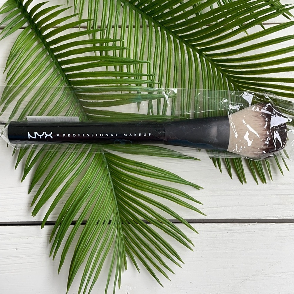 NEW NYX Powder Brush